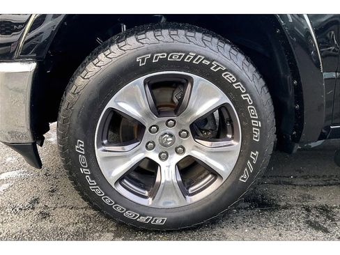 Used 2019 RAM 1500 Laramie image 9