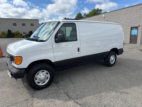 Used 2005 Ford E-250 and Econoline 250 RWD image 16