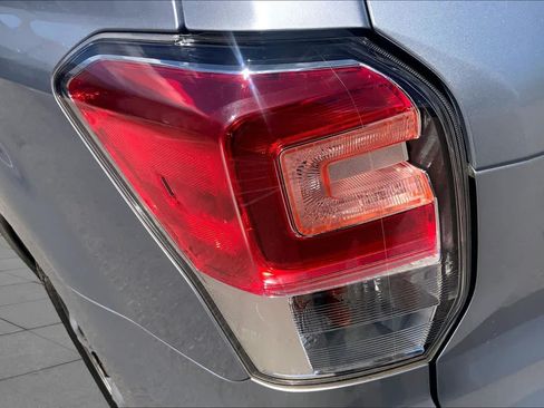 Used 2018 Subaru Forester 2.5i AWD/4WD image 27