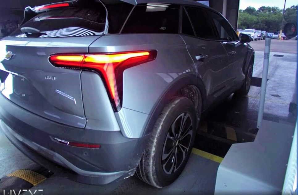 Used 2024 Chevrolet Blazer EV LT AWD/4WD image 4