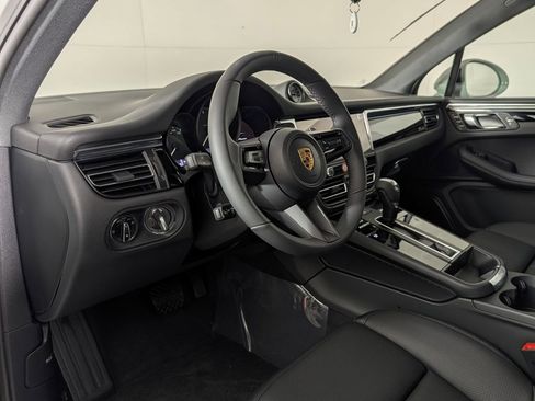 New 2026 Porsche Macan image 4