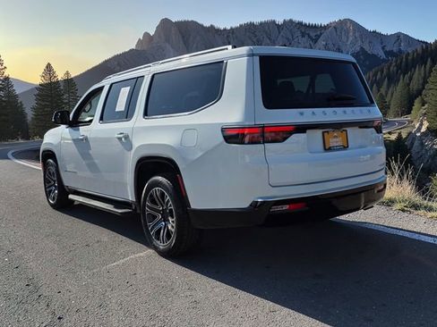 Used 2024 Jeep Wagoneer L Series II image 5