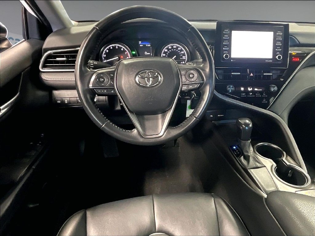 Used 2021 Toyota Camry SE w/ Cold Weather Package FWD image 17