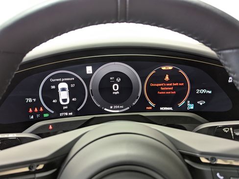 Used 2025 Porsche Taycan image 41