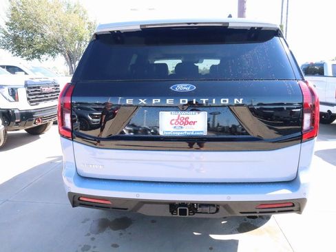 New 2025 Ford Expedition Active image 24