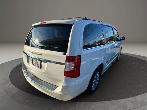 Used 2012 Chrysler Town & Country Touring-L w/ Entertainment Group #2 image 5