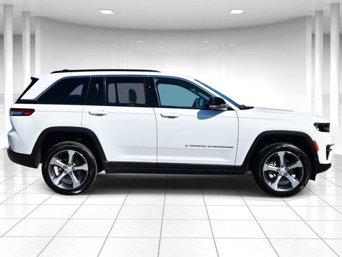 Used 2025 Jeep Grand Cherokee Limited image 2