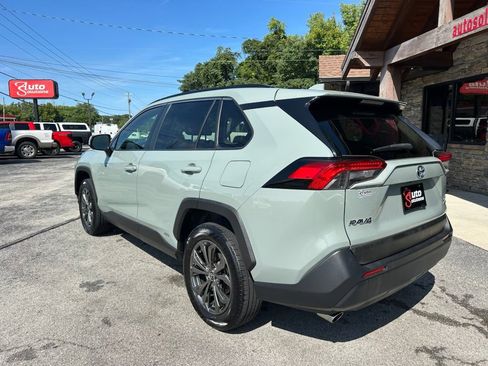 Used 2022 Toyota RAV4 XLE Premium AWD/4WD image 3