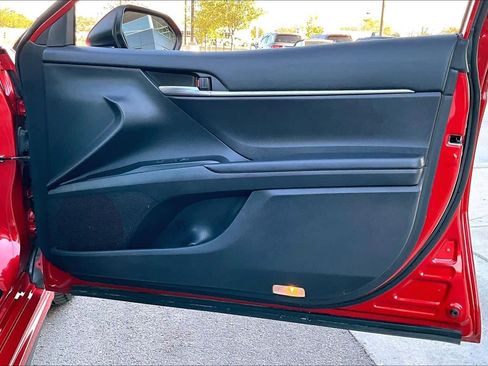 Used 2019 Toyota Camry SE image 25