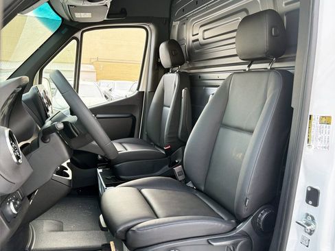 Used 2026 Mercedes-Benz Sprinter 2500 image 9