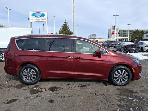 Used 2020 Chrysler Pacifica Touring-L Plus FWD image 7