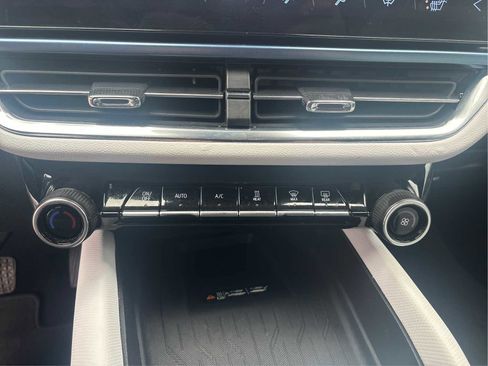 Used 2025 Chevrolet Equinox EV LT image 27