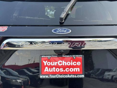 Used 2021 Ford Explorer Limited w/ Equipment Group 301A AWD/4WD image 45