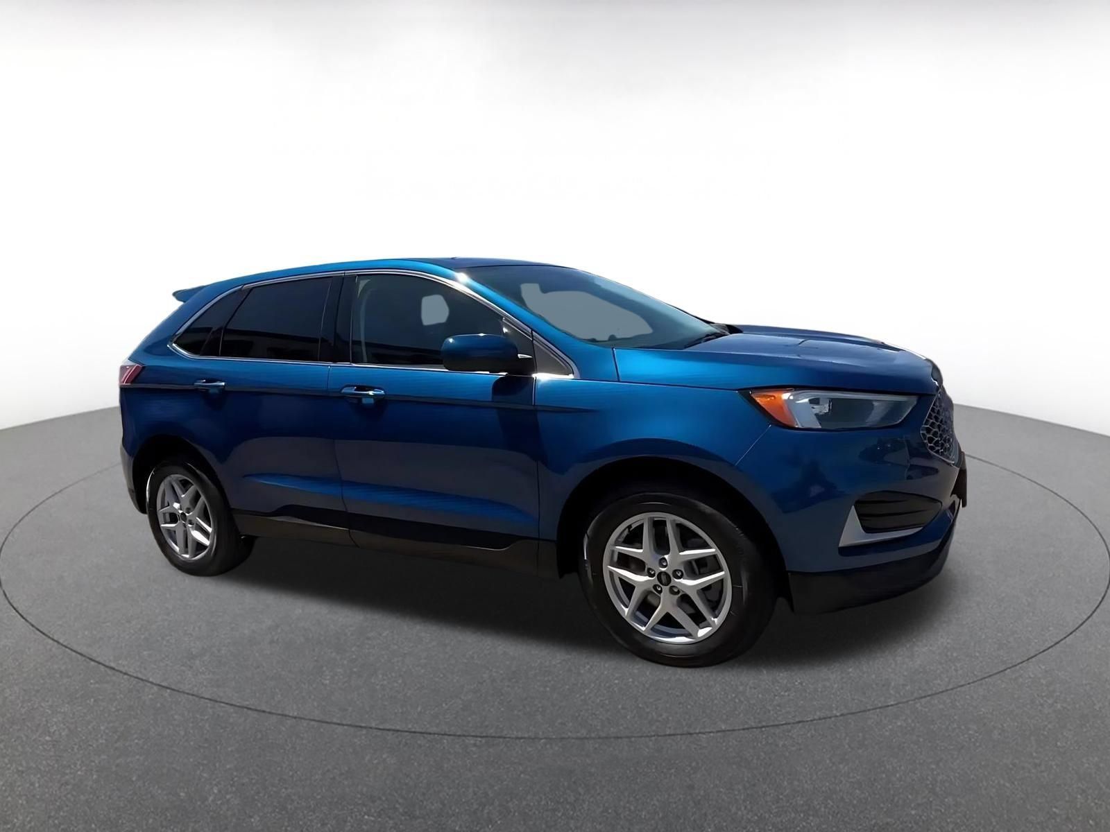 Used 2024 Ford Edge SEL AWD/4WD image 2