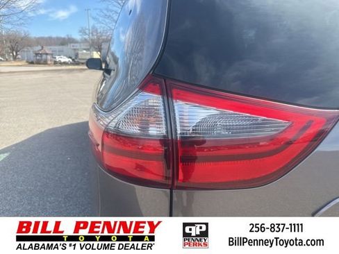 Used 2020 Toyota Sienna XLE image 10