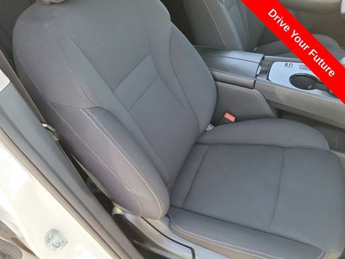 Used 2024 Nissan Rogue S FWD image 19