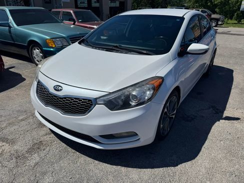 Used 2016 Kia Forte EX FWD image 2
