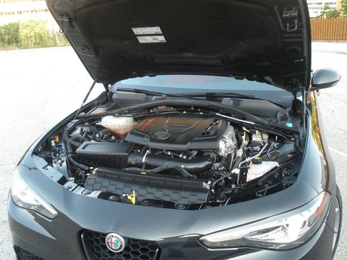 Used 2023 Alfa Romeo Giulia Sprint RWD image 14