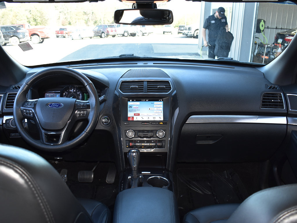 Used 2019 Ford Explorer XLT w/ Equipment Group 202A AWD/4WD image 4