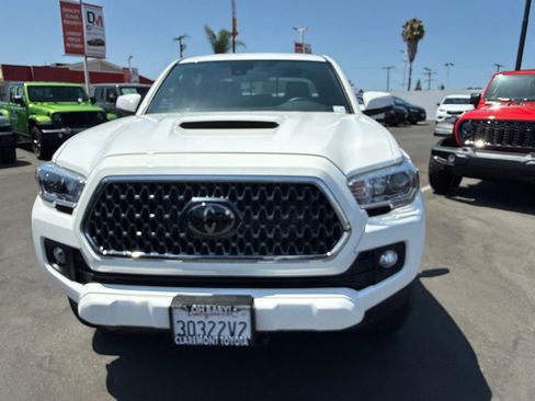 Used 2019 Toyota Tacoma TRD Sport RWD image 4