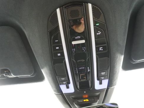 Used 2022 Porsche Cayenne Turbo AWD/4WD image 21