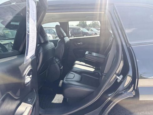 Used 2020 Jeep Cherokee Trailhawk w/ Cold Weather Group AWD/4WD image 12