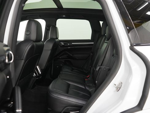 Used 2017 Porsche Cayenne Platinum Edition image 17