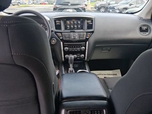 Used 2020 Nissan Pathfinder S FWD image 24