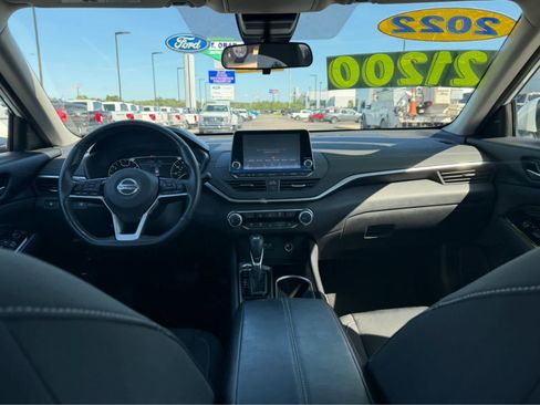 Used 2022 Nissan Altima 2.5 SV w/ SV Premium Package AWD/4WD image 18
