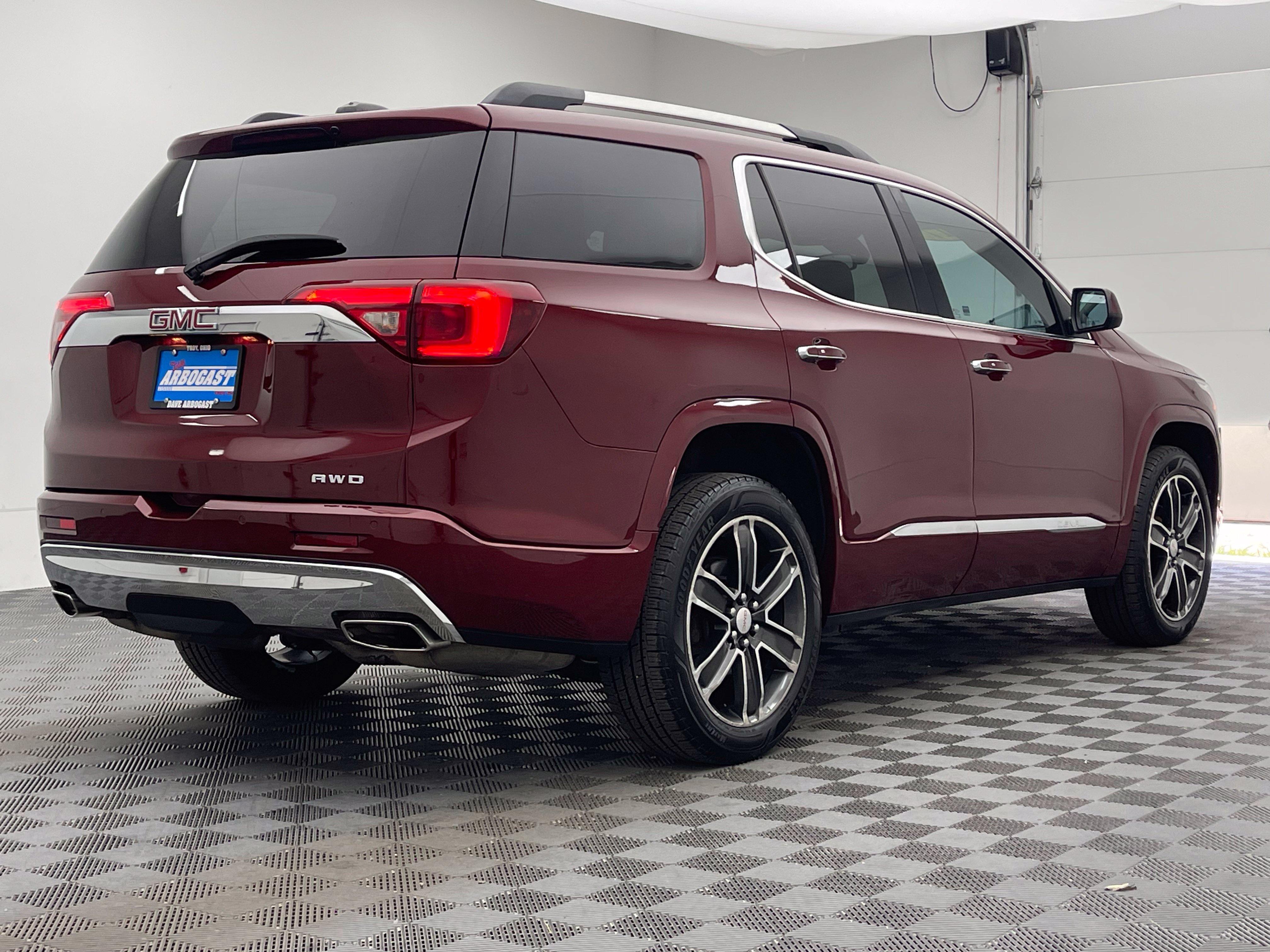 Used 2017 GMC Acadia Denali w/ Technology Package AWD/4WD image 9