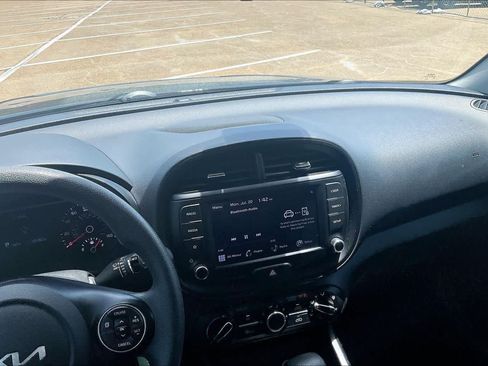 Used 2022 Kia Soul LX w/ Technology Package FWD image 13
