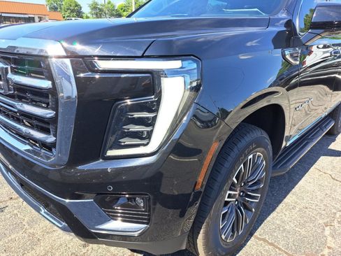 Used 2025 GMC Yukon Elevation AWD/4WD image 23
