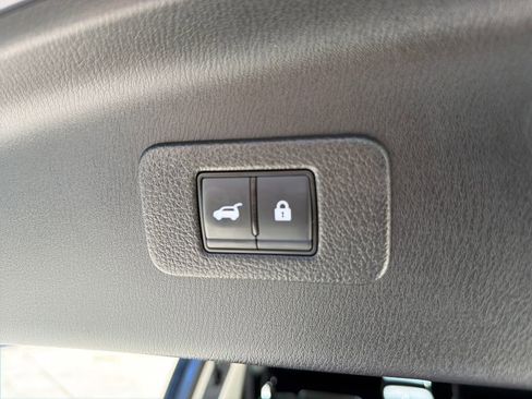 Used 2022 Nissan Armada SL w/ Captain's Chairs Package image 37