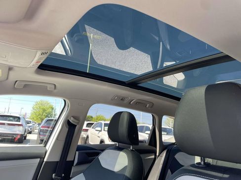 Used 2025 Volkswagen Taos SEL image 14