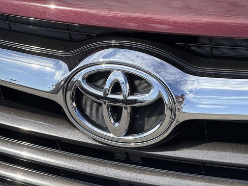 Used 2016 Toyota Highlander XLE w/ Preferred Accessory Package FWD image 30