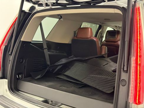 Used 2018 Cadillac Escalade Luxury RWD image 9