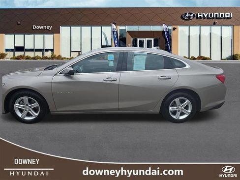Used 2023 Chevrolet Malibu LT FWD image 2