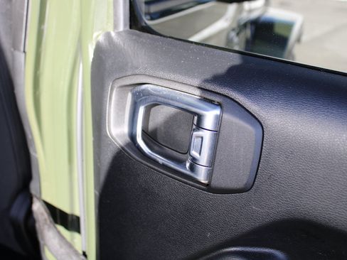 Certified 2021 Jeep Gladiator Willys image 14