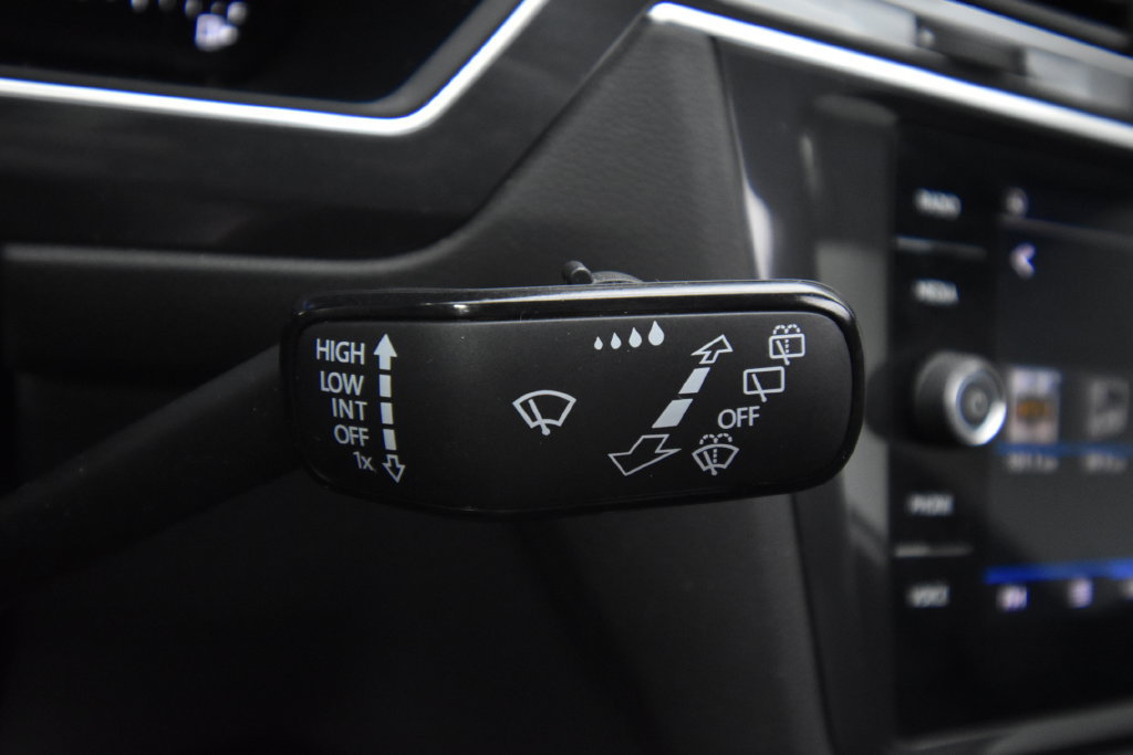 Used 2022 Volkswagen Tiguan SE FWD image 33