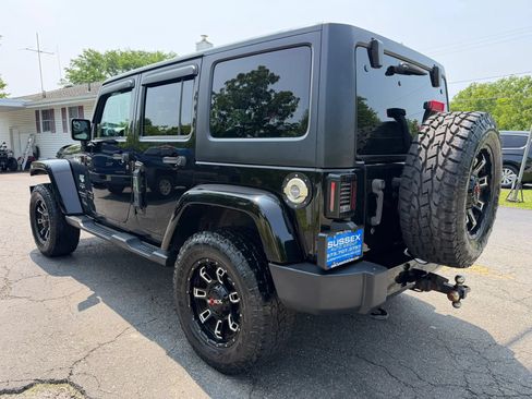 Used 2017 Jeep Wrangler Unlimited Sahara w/ Connectivity Group AWD/4WD image 4