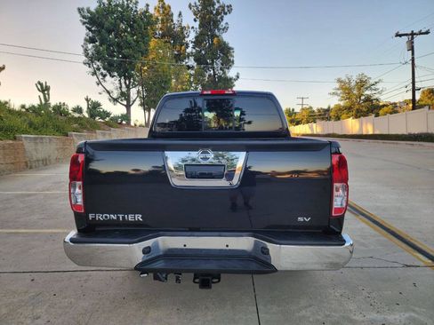 Used 2017 Nissan Frontier SV RWD image 4