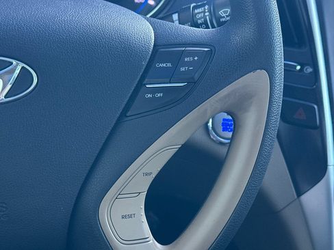 Used 2013 Hyundai Sonata Limited w/ Premium Pkg FWD image 32
