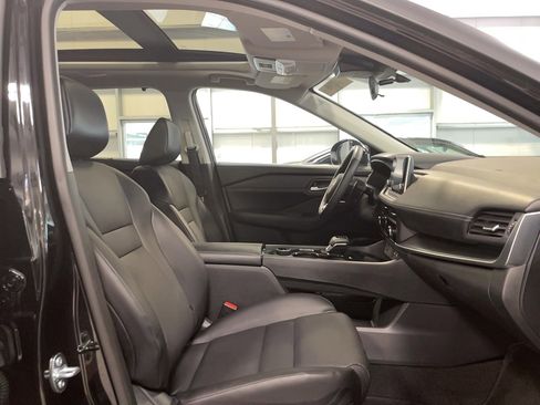 Used 2024 Nissan Rogue SV w/ SV Premium Package AWD/4WD image 22