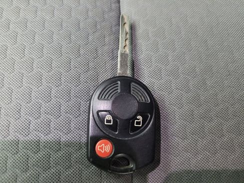 Used 2017 Ford Escape SE w/ Equipment Group 201A AWD/4WD image 32