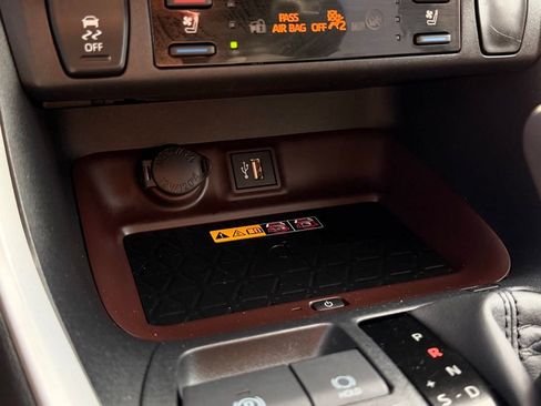 Used 2025 Toyota RAV4 Limited w/ Advanced Technology Package image 37