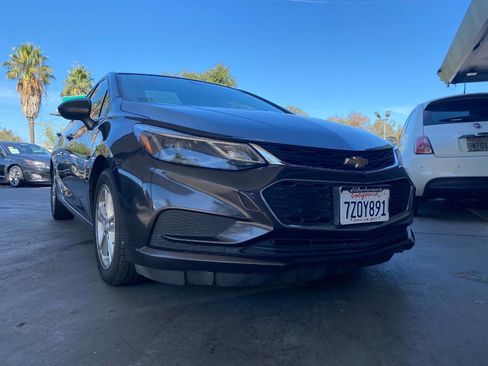 Used 2017 Chevrolet Cruze LT w/ Convenience Package image 3