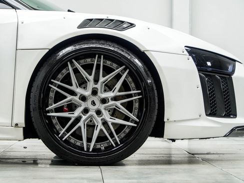 Used 2018 Audi R8 V10 AWD/4WD image 9