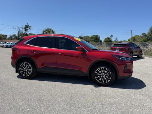 Used 2023 Ford Escape SE w/ PHEV Premium Package FWD image 2