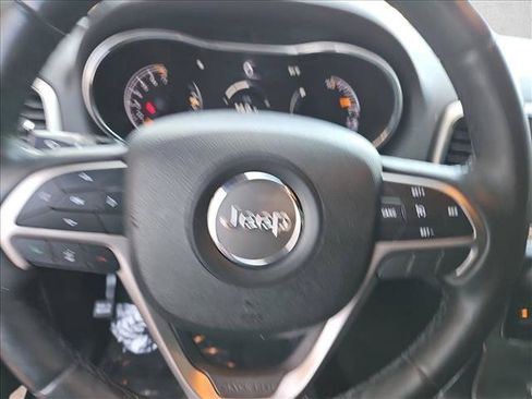 Used 2018 Jeep Grand Cherokee Altitude AWD/4WD image 13