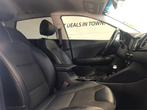 Used 2018 Kia Niro EX w/ EX Touring Graphite Edition FWD image 9